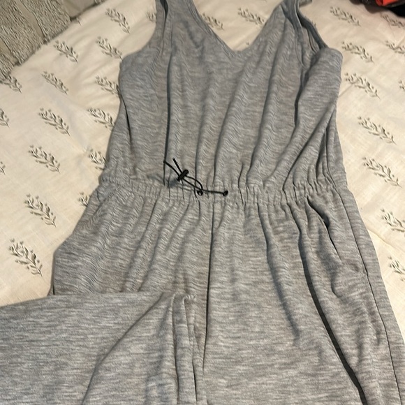 Old navy  active breathe on jump suit space gray size medium - Picture 6 of 6